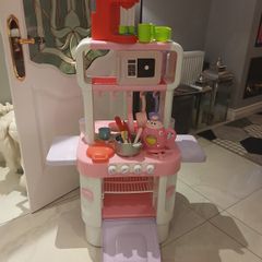 Toy kitchen