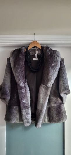 CALVIN KLEIN grey and black faux fur jacket - Sz M (Fit 10-14UK) - Bnwt Rrp 295 USD
