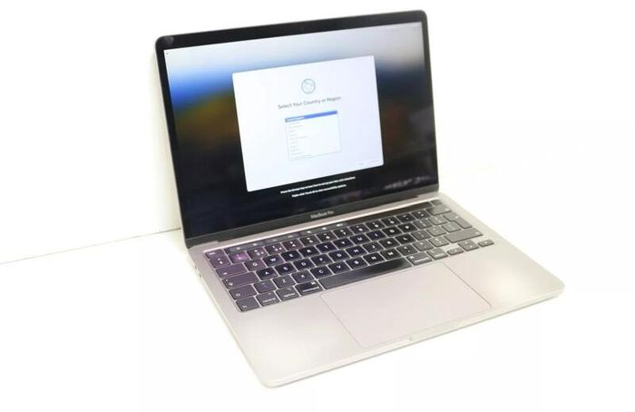 2020 Apple Macbook Pro A2251 13" I5-1038NG7 16gb Ram 512gb Ssd