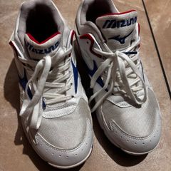 Mizuna badminton shoes size 5.5
