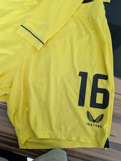 Rare Ireland soccer goal keeper  team issued gear