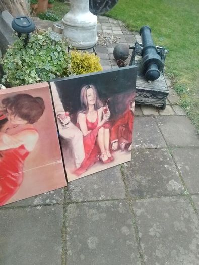 2 matching canvas
