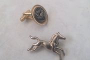 Horse brooches