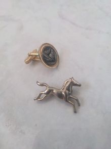 Horse brooches