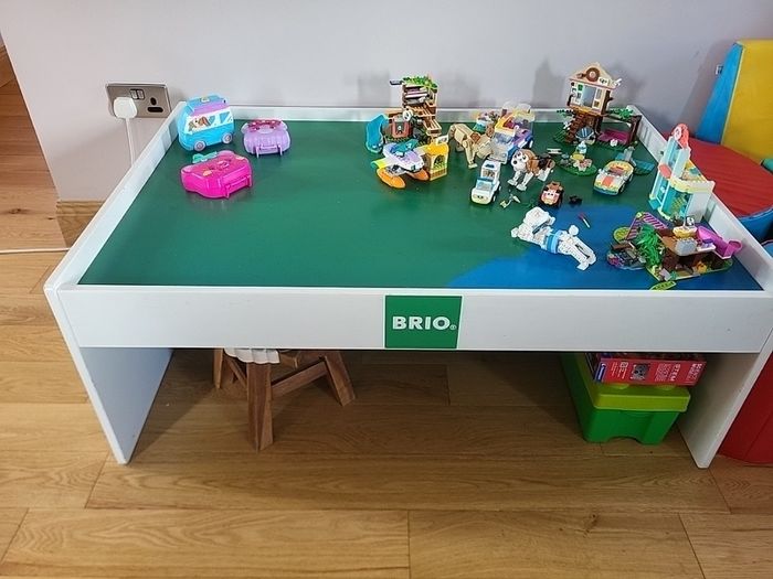Brio Table