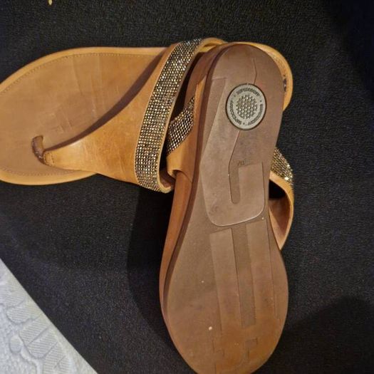 Fitflop brown/tan leather slip on sandals size 39/6