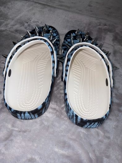 Crocs Rebel Rebel clogs Size Uk 6 Blue & black tie-dye with signature silver spike detailing