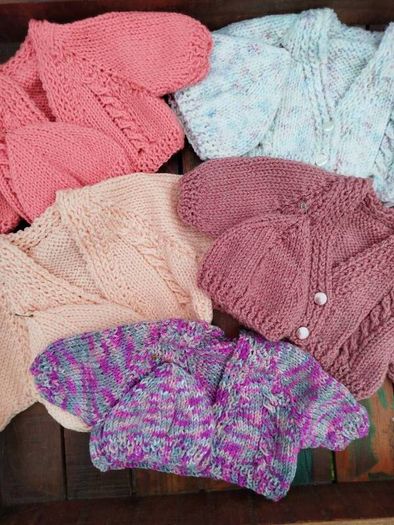 5 x Handknit cardigans and hats