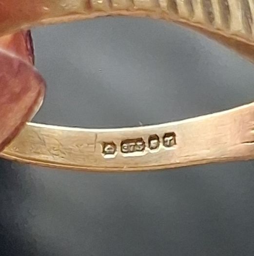 9ct gold ring size M