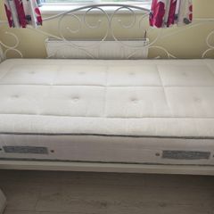 Single size day bed