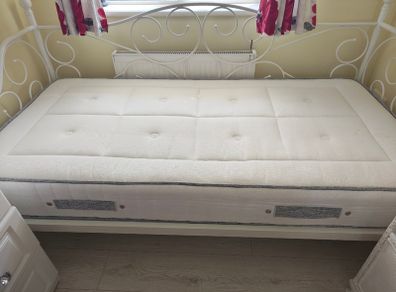 Single size day bed
