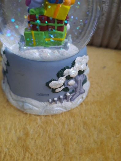 winnie the pooh christmas snowglobe