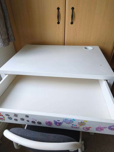 desk table