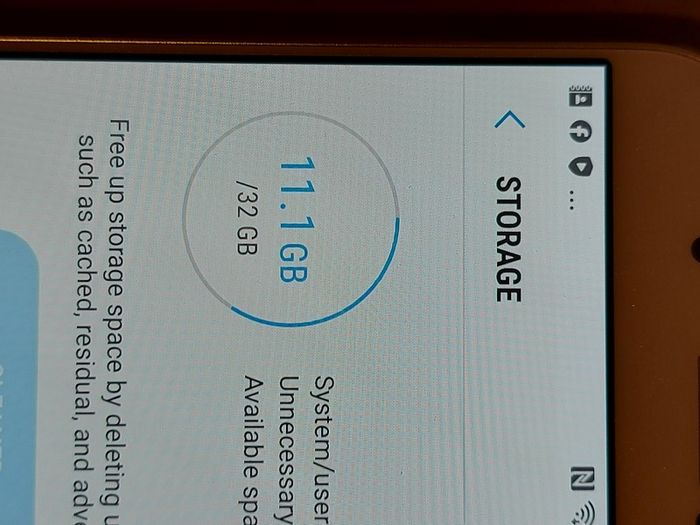 Samsung Galaxy A8, Model SCV32, 32GB HDD, 2GB Ram, excellent condition and working great