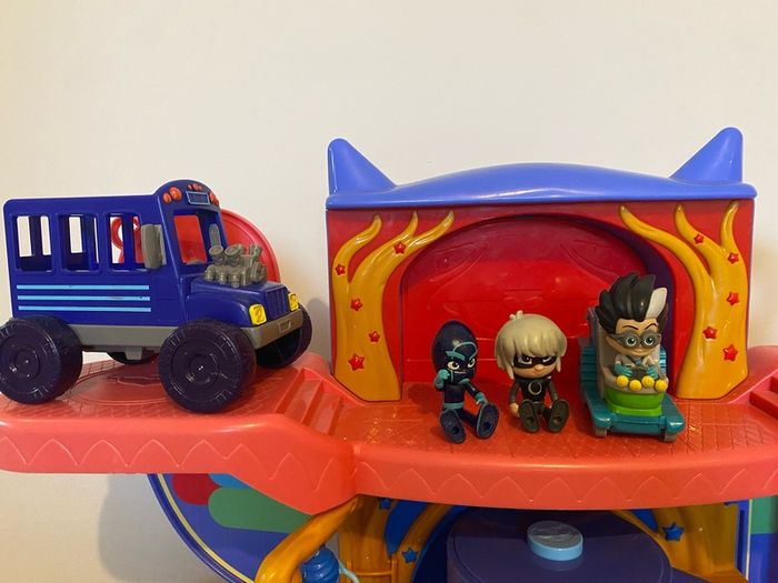 PJ Masks House, vehicles & characters