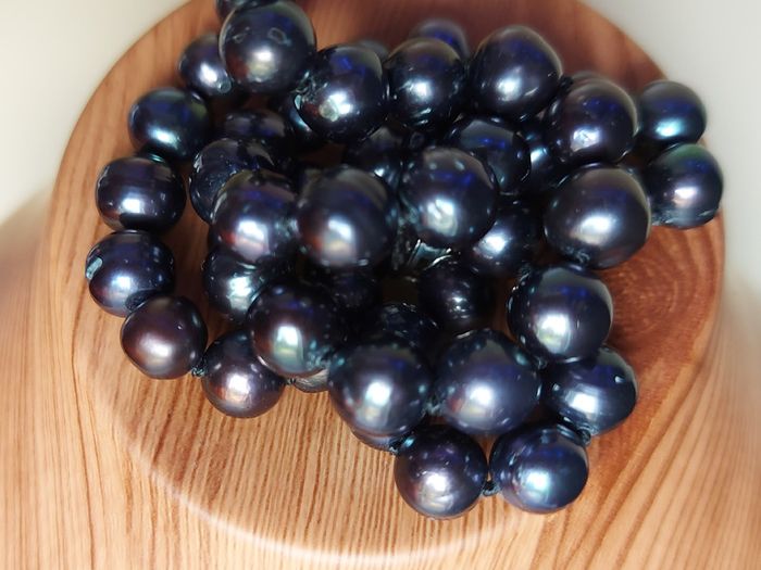 Cultured Tahitian Black Pearl Necklace & earrings
