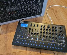 Roland SH-4d