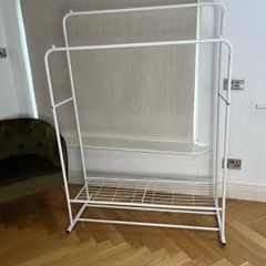Double clothes hanging rail