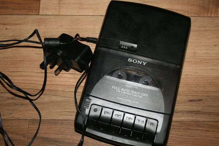 vintage-sony-tcm-939-portable-cassette-player-recorder-dictaphone