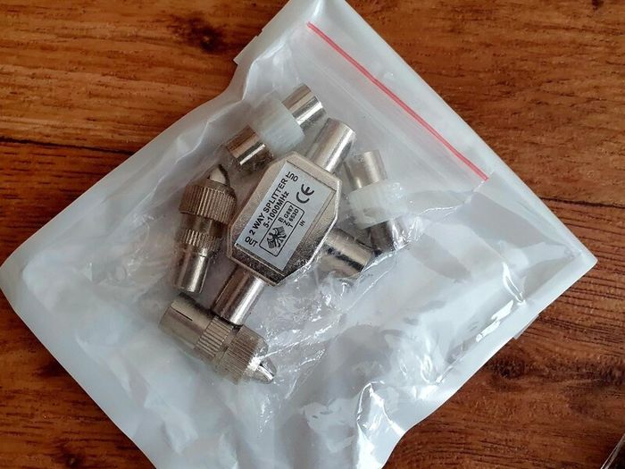 2-Way TV Aerial Splitter with RF Connectors Bundle