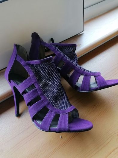 Women's Shoe's Purple Suede NWT SIZE 6 eur 39