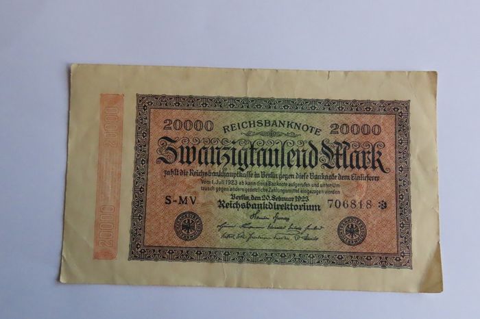 Antique German banknotes & commemorative bank note coins in wood case