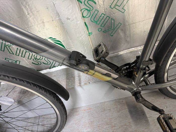 Apollo Guru Gents hybrid bike with lock, mudguards and lights