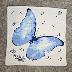 Baby milestone tracking blanket