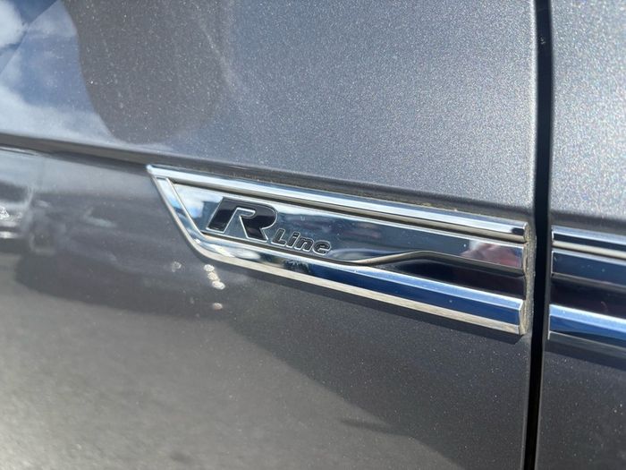 2019 Volkswagen Touareg R-Line Tech 3.0L TDI V6 Commercial