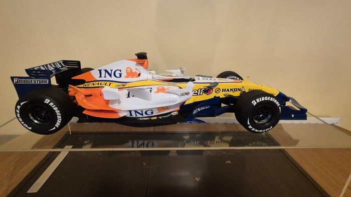 A 1:6 scale (32 inches long Formula 1 car) limited edition model of the 2007 Season ING Renault R27 F1 Team car
