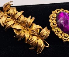 Two vintage brooches
