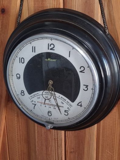 Soviet wall clock by Majak from the 1960s or 1970s