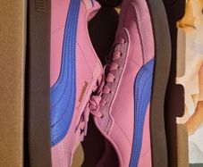 Puma  ladies/kids pink suede trainers