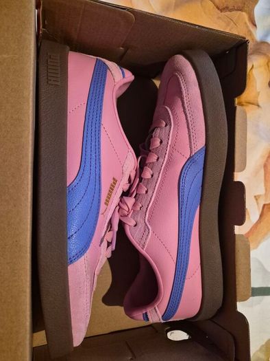 Puma  ladies/kids pink suede trainers