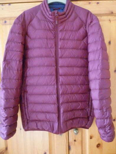 Spital Fields Gents Quilted Puffer Bomber  90% Down Puffer & 10% Feather Zipped Jacket coat. Medium. Colour Wine/burgundy/oxblood. Immaculate. Spitalfields