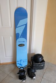 Snowboard, bindings and helmet