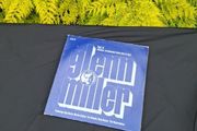 Double vinyl lp glenn miller jazz possible to post