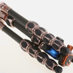 3 Legged Thing Equinox Leo tripod & AriHed Light Kit