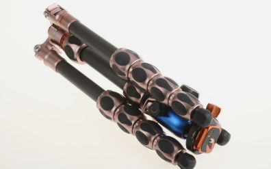 3 Legged Thing Equinox Leo tripod & AriHed Light Kit