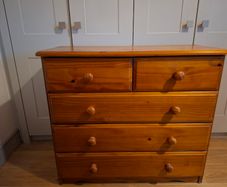 chest of drawers