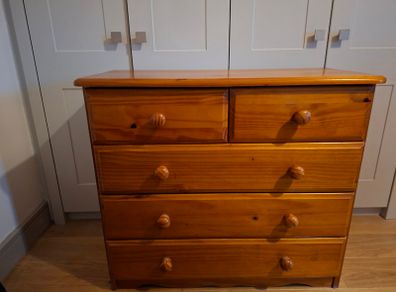 chest of drawers