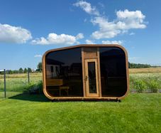 Sauna / plunge pools / Hot tub