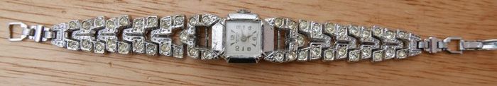Vintage 1940's Ladies Berco De Luxe 17 rubis cocktail Manual Wind Up watch Swiss made (works well)