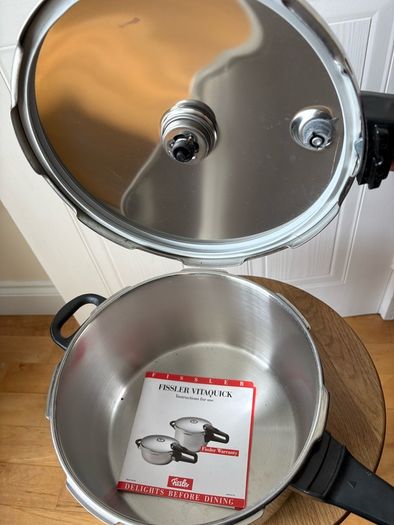 Fissler Vitaquick stainless steel pressure cooker New