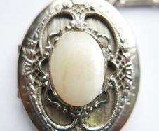 Vintage Silver Tone Oval Locket with Faux Pearl Cabochon length 28"