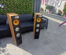 Bowers and Wilkins Flagship Model 683 floorstanding loudspeaker stunning quality 200W beasts