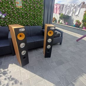 Bowers and Wilkins Flagship Model 683 floorstanding loudspeaker stunning quality 200W beasts