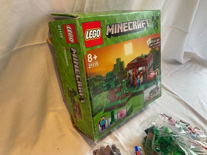 Lego Minecraft 21115