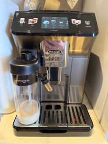 De'Longhi Eletta Explore Bean-to-Cup Coffee Machin