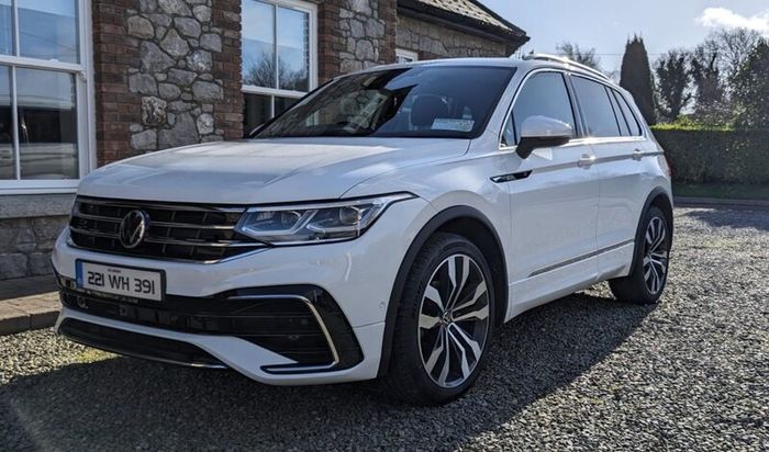 2022 VW Tiguan R-Line 2.0 TDI 150 BHP | Pan Roof